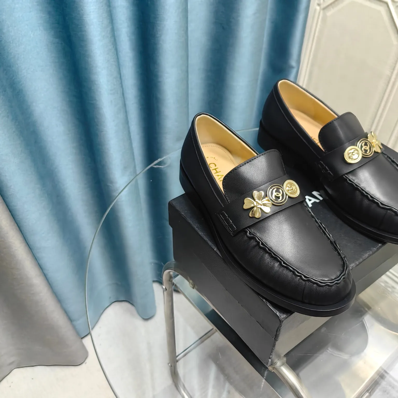 👟👟Ex-factory price 640👟👟 Chanel 24A latest handmade loafers! Counter purchasing version! ! The most difficult to buy handmade shoes at the counter. Classic logo element hardware design. Really super good-looking. Thousands of people are asking for it. Even second-class luxury products are priced at a premium. Size: 35-39. Other sizes are determined.